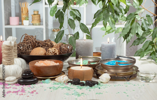 Obraz na płótnie Spa treatment with candles and towel on wooden table, closeup w salonie