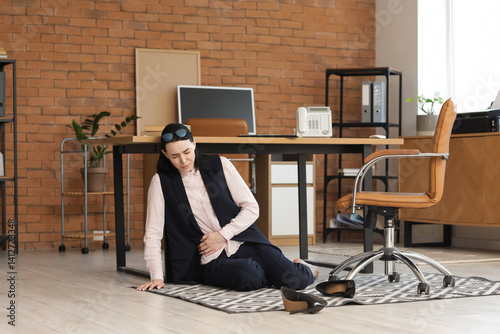 Young businesswoman with se...
