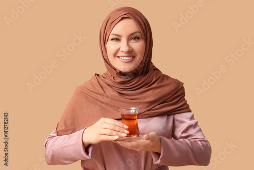 Beautiful Muslim woman in h...