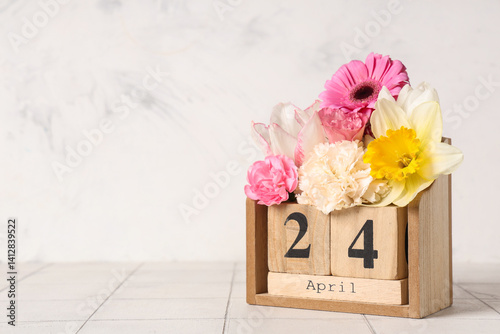 Wooden cube calendar with d...