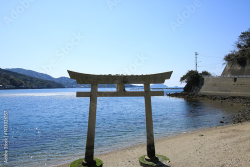 Obraz na płótnie 愛媛県八幡浜市 舌間厳島神社 海の鳥居 w salonie