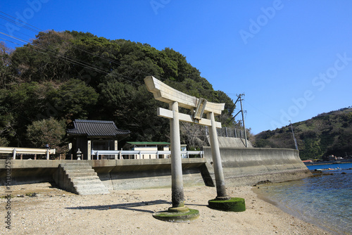 Obraz na płótnie 愛媛県八幡浜市 舌間厳島神社 海の鳥居 w salonie