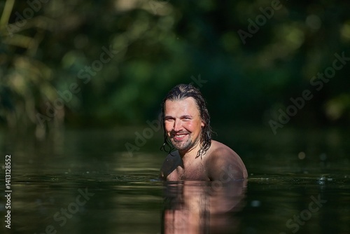 Obraz na płótnie Man swimming in a small river in summer w salonie