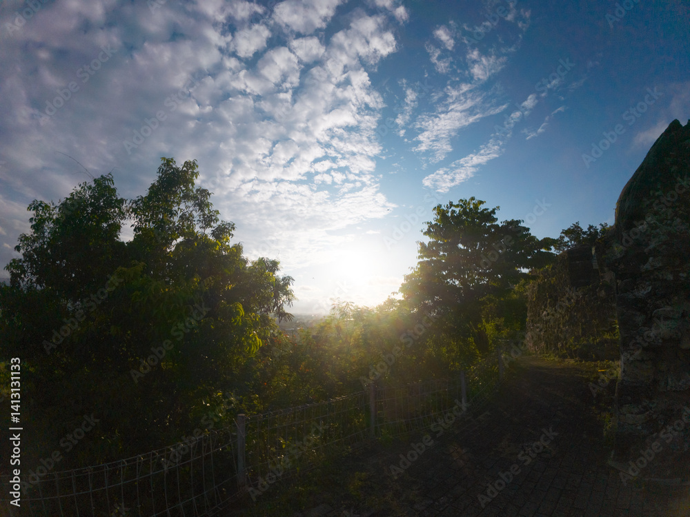 Obraz premium Scenic Sunrise with Lush Greenery