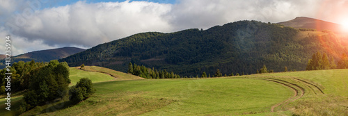 Obraz na płótnie Beautiful landscape view of rolling hills and lush greenery during golden hour in a serene countryside setting w salonie