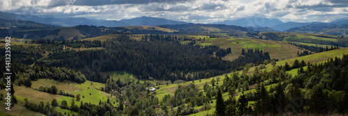 Obraz na płótnie Majestic landscape showcasing lush green valleys and rolling hills under a cloudy sky in the afternoon w salonie