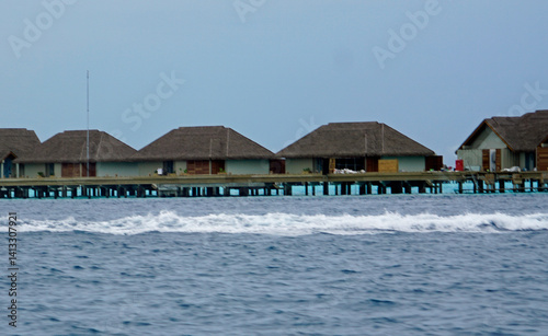 Obraz na płótnie water villas on a exotic maldives island w salonie