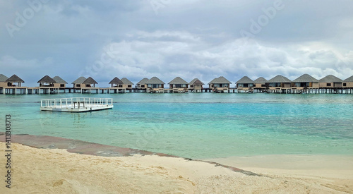 Obraz na płótnie water villas on a exotic maldives island w salonie