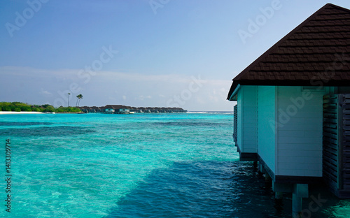 Obraz na płótnie water villas on a exotic maldives island w salonie