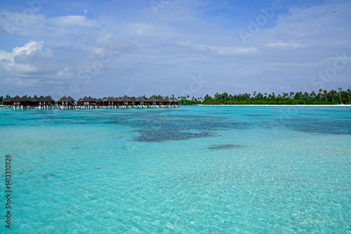 Obraz na płótnie water villas on a exotic maldives island w salonie