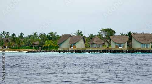 Obraz na płótnie water villas on a exotic maldives island w salonie
