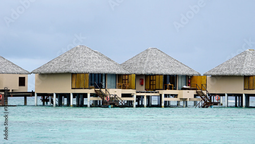 Obraz na płótnie water villas on a exotic maldives island w salonie