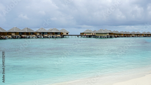 Obraz na płótnie water villas on a exotic maldives island w salonie