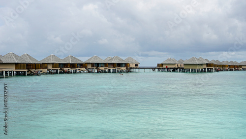 Obraz na płótnie water villas on a exotic maldives island w salonie
