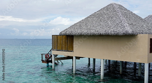 Obraz na płótnie water villas on a exotic maldives island w salonie