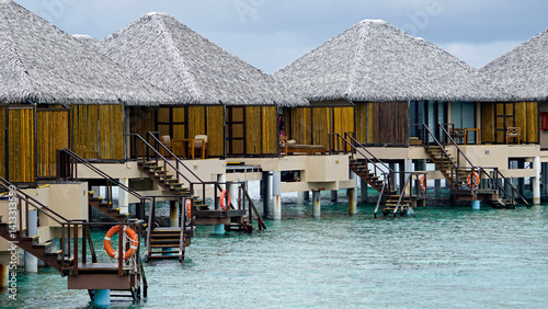 Obraz na płótnie water villas on a exotic maldives island w salonie
