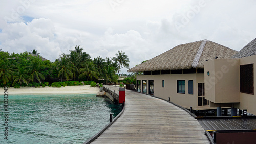 Obraz na płótnie water villas on a exotic maldives island w salonie