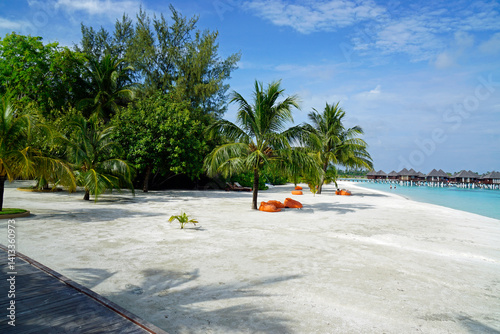 Obraz na płótnie exotic tropical island on the maldives w salonie