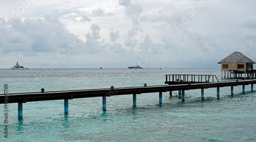 Obraz na płótnie pier view on a maldive island w salonie