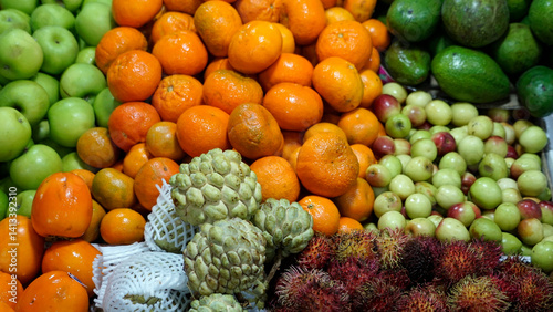 Obraz na płótnie fresh fruits on the maldives farmers market w salonie