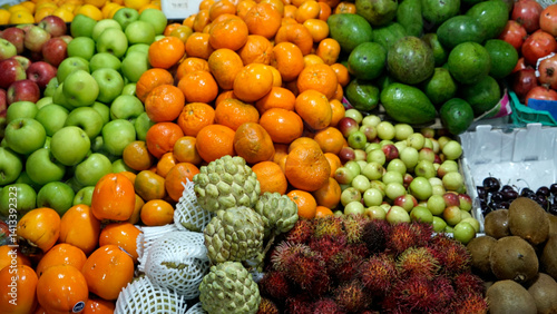 Obraz na płótnie fresh fruits on the maldives farmers market w salonie