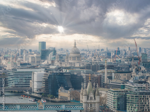 Obraz na płótnie Aerial view of London with St. Paul's Cathedral at the center, Tower Bridge in the foreground, the Thames River, and a mix of architecture and construction. w salonie