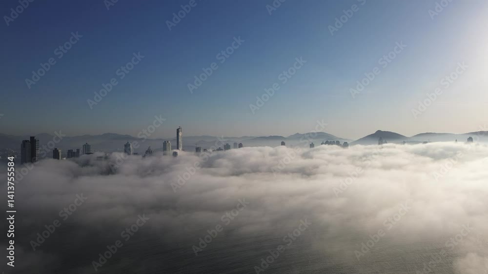 Balneario camboriu sob nuvens em santa catarina Brazil 