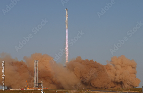 Next-Generation Starship Launches on Super Heavy Booster in Eighth Test at Brownsville
