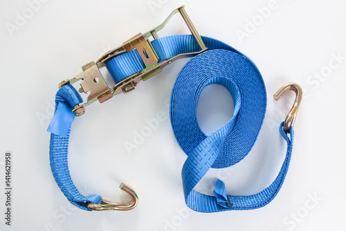 Cargo securing strap with hooks and ratchet