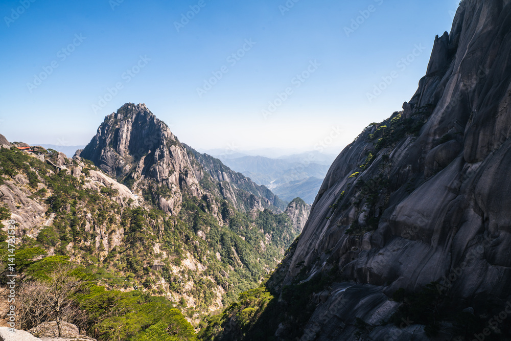 Fototapeta premium Majestic Mountain Scenery of Huangshan