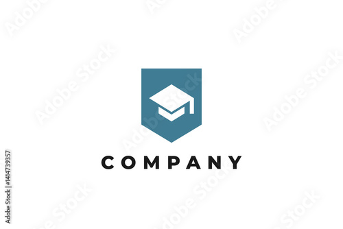 minimalist logo of bachelor graduation cap