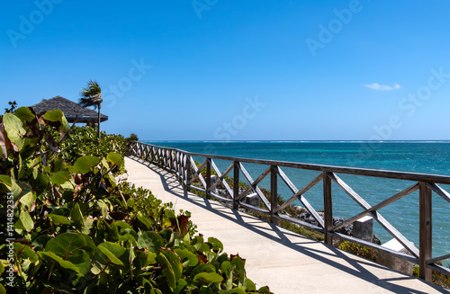Obraz na płótnie Beautifully Maintained Area Near the Monument of Wreck of 10 Sails on Grand Cayman Island w salonie