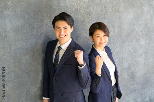 並んでガッツポーズをする日本人男女 photo