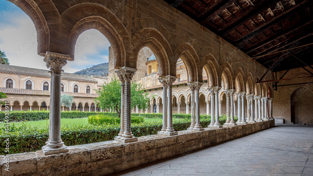 Αυτοκόλλητο Architectural detail of the cloister of the monreale cathedral, showing arches,