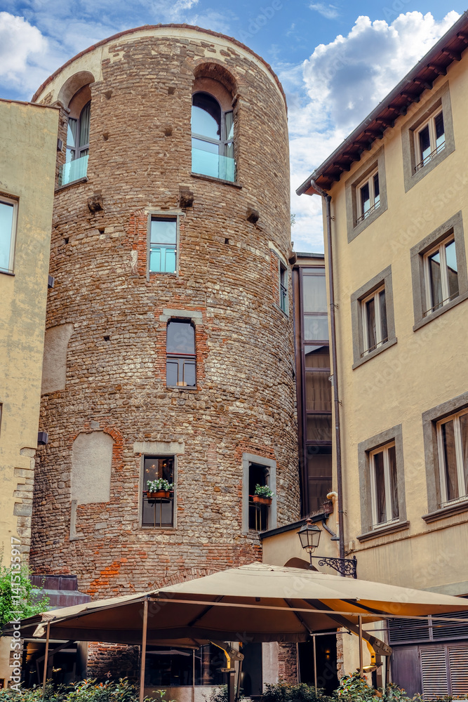 Pagliazza Tower (Italian: Torre della Pagliazza) in Florence. Torre della Pagliazza is a tower in the center of Florence. It is considered one of the oldest building in the city.