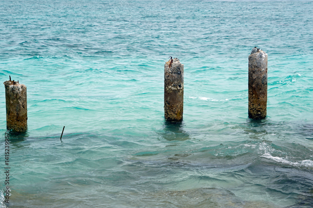 Fototapeta premium rotten jetty on gulhi island on the maledives