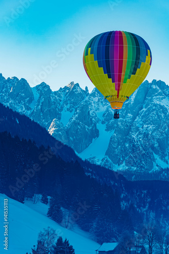 Obraz na płótnie Alpine winter view with hot air balloons at Gosau, Abtenau, Salzkammergut, Salzburg, Austria w salonie