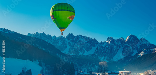 Obraz na płótnie Alpine winter view with hot air balloons at Gosau, Abtenau, Salzkammergut, Salzburg, Austria w salonie