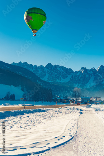 Obraz na płótnie Alpine winter view with hot air balloons at Gosau, Abtenau, Salzkammergut, Salzburg, Austria w salonie