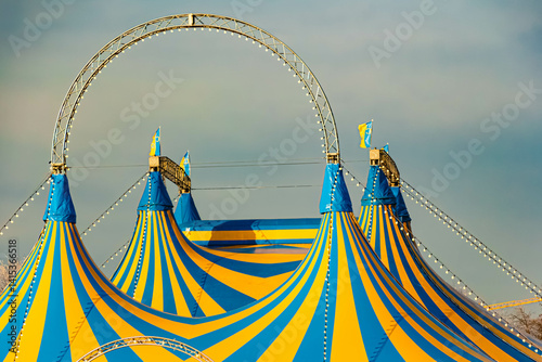 Obraz na płótnie Yellow blue circus tents on a sunny winter day at Straubing, Straubing-Bogen, Bavaria, Germany w salonie