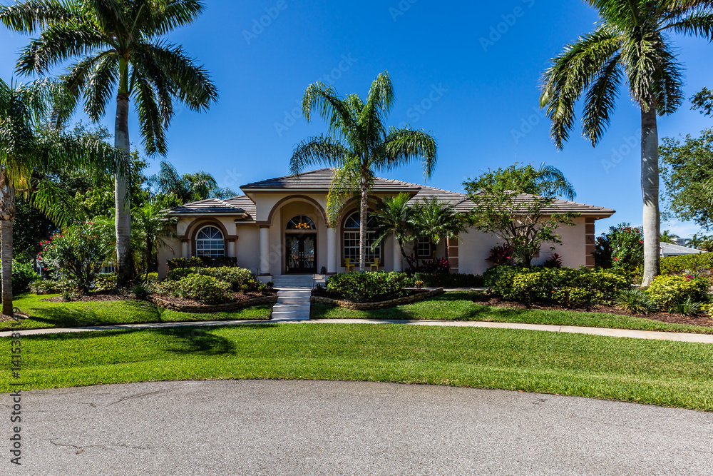 Obraz premium Luxury House Exterior on Marco Island Florida