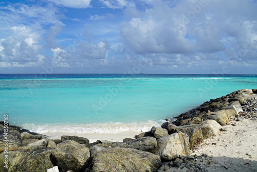 Fototapeta Naklejka Na Ścianę i Meble -   Sunny tropical beach paradise on the Maledives
