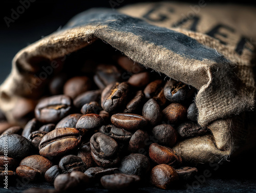 Obraz na płótnie An aesthetic image of a paper bag filled with fresh coffee beans w salonie