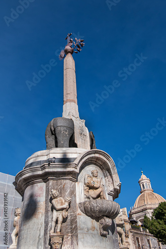 Obraz na płótnie The Elephant Fountain (Fontana dell'Elefante, 1736) is a monument located in the center of Piazza del Duomo, symbol of the town. Catania, Sicily, Italy. w salonie