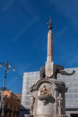 Obraz na płótnie The Elephant Fountain (Fontana dell'Elefante, 1736) is a monument located in the center of Piazza del Duomo, symbol of the town. Catania, Sicily, Italy. w salonie