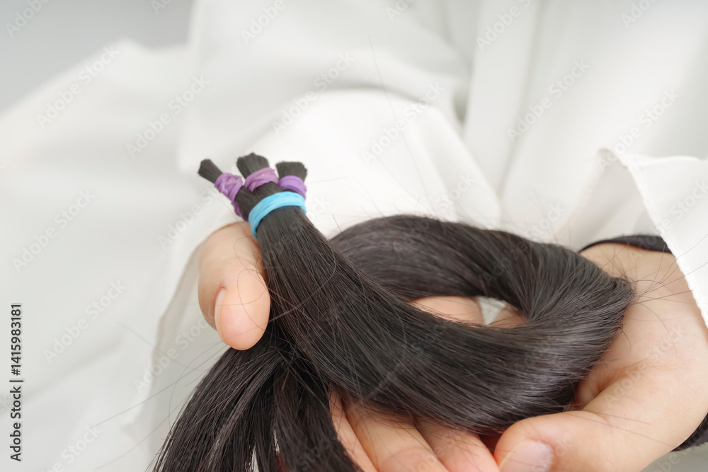 Fototapeta premium ヘアドネーション用に束ねた髪の毛