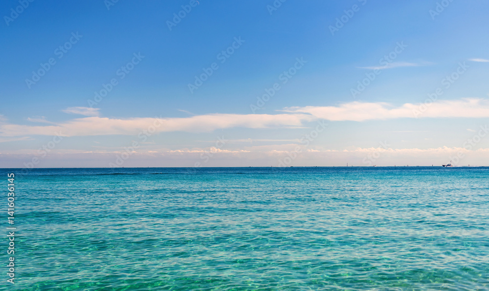 Obraz premium Idyllic summer vacation. Caribbean sea. Rippled surface. Ocean beach. Seascape horizon. Sea water surface. Ripple water of ocean. Aquamarine ocean nature. Seascape of clear turquoise sea water
