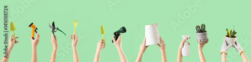 Obraz na płótnie Female hands with gardening tools on green background w salonie