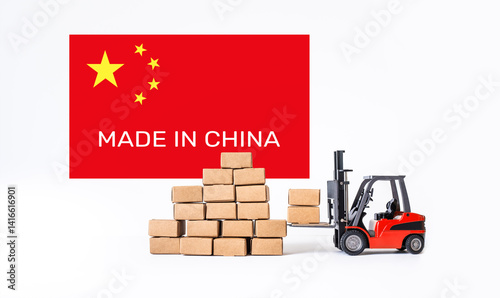 Fotografía Industry and business import,export in crisis of second trade war 2025