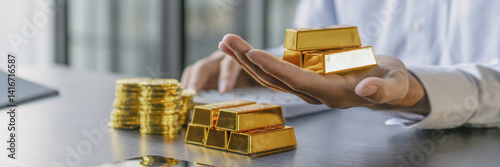 Bild auf Leinwand Gold Investing, hand holding gold for financial investment